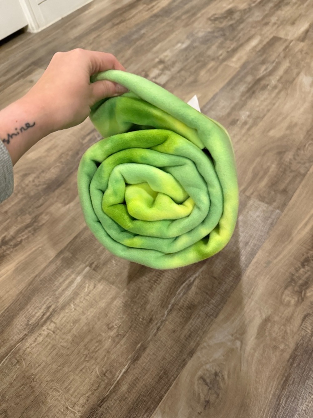 NWT Blizzard Fleece Fabric Roll - Neon Green Tie-Dye - Picture 3 of 3